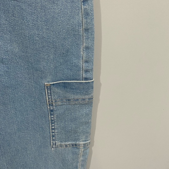 Levi's Cargo Wide Leg Jeans - Picture 2 of 8